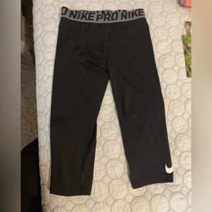 Nike youth capri leggings